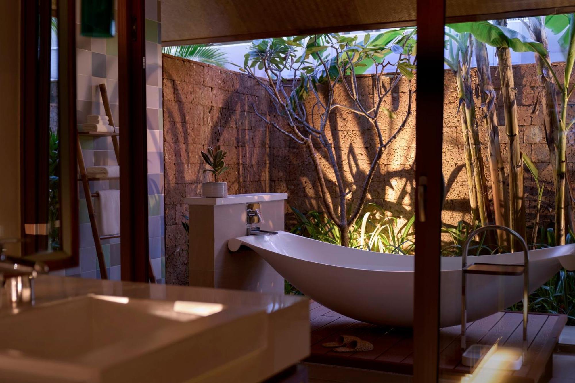 Voco Quang Binh Resort By Ihg Dong Hoi Exteriör bild