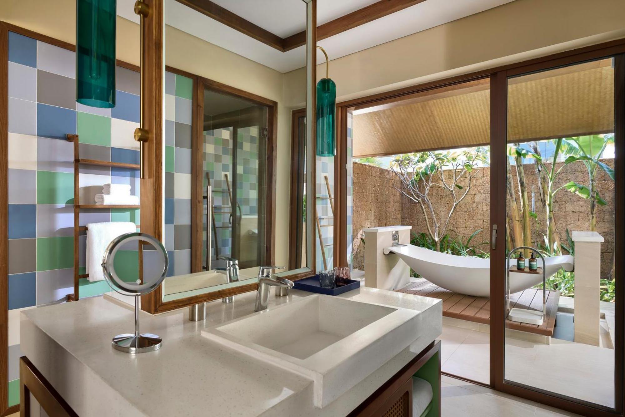 Voco Quang Binh Resort By Ihg Dong Hoi Exteriör bild