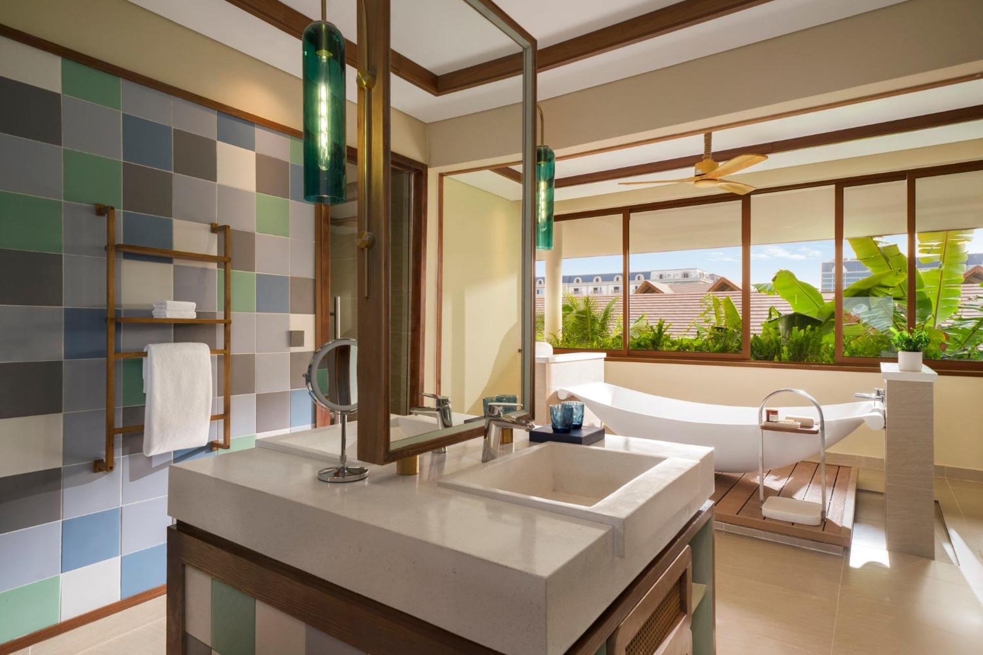 Voco Quang Binh Resort By Ihg Dong Hoi Exteriör bild